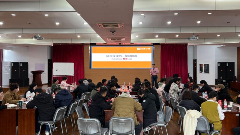 根据《商标法》规定，商标局对商标注册无效宣告的收费标准如下：